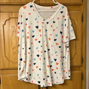 SHEIN Curve V-Neck Tee with Heart Design